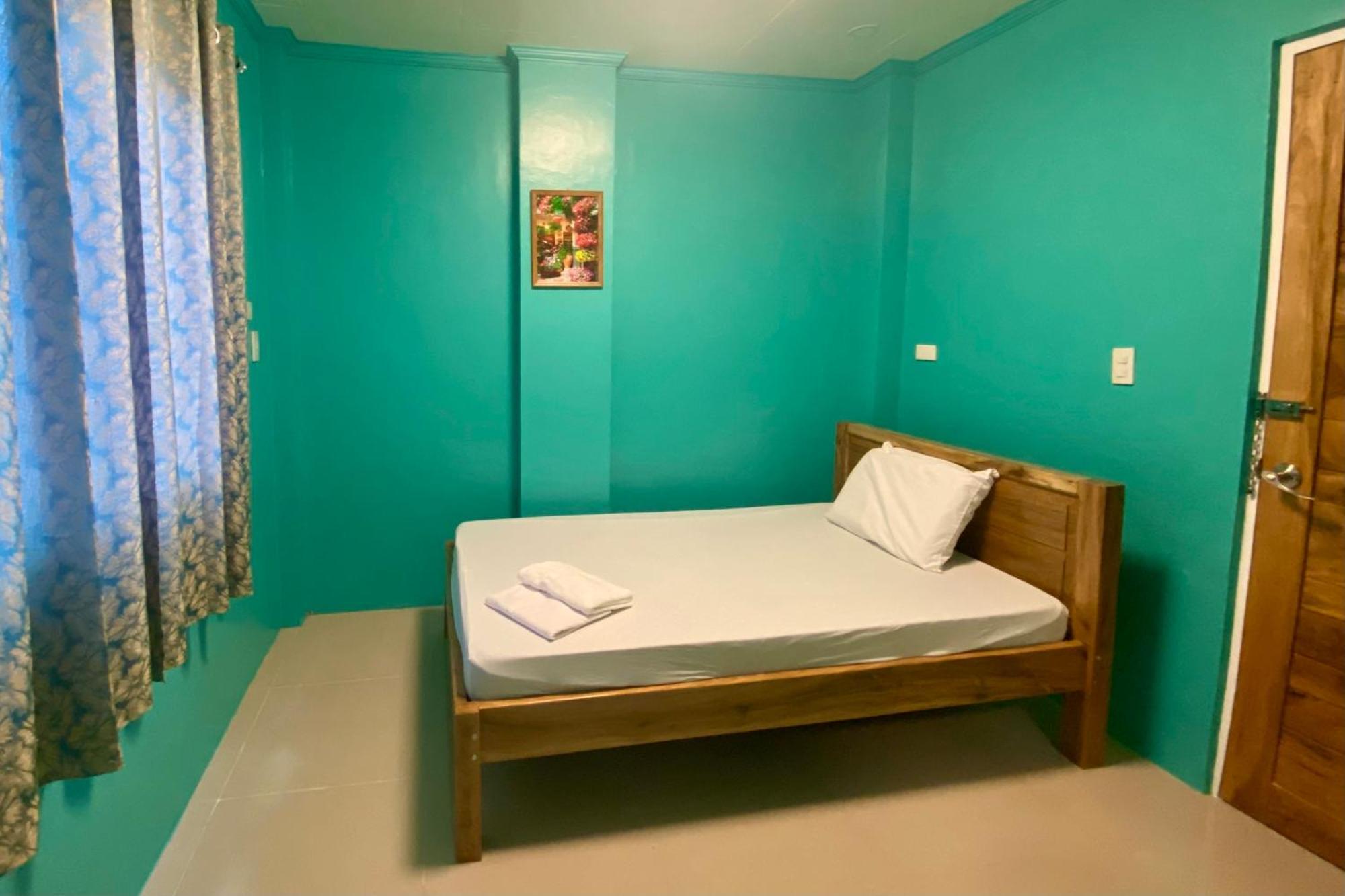 Drossgold Pension House Tubigon Номер фото